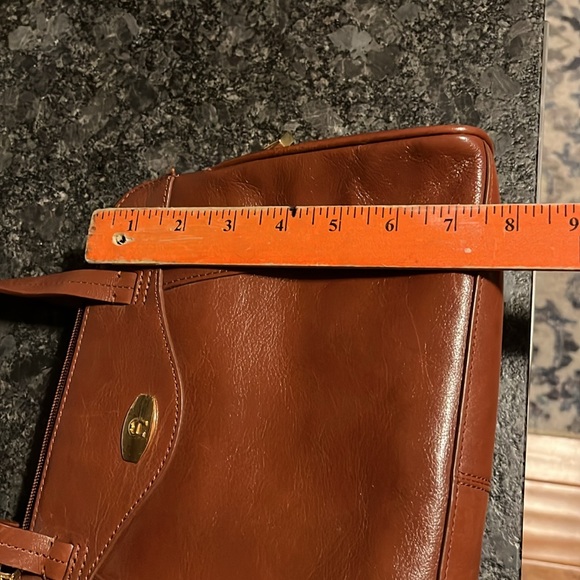 Elegant Brown Leather Handbag - Picture 5 of 6